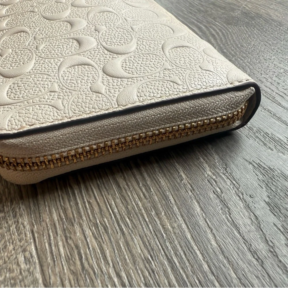 Coach White Embossed Wallet - Picture 5 of 12